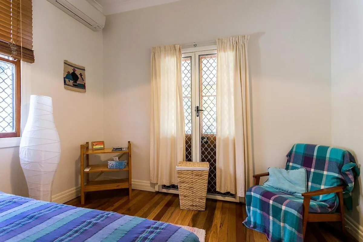 Bardon Oasis-Whole House & Great Deck To Yourself Brisbane Australia
